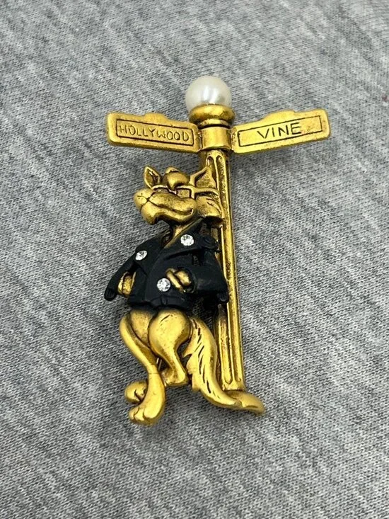 Vintage Hollywood & Vine Wolf Lamp Post Brooch Enamel & Rhinestones Signed Pin - Picture 2 of 5